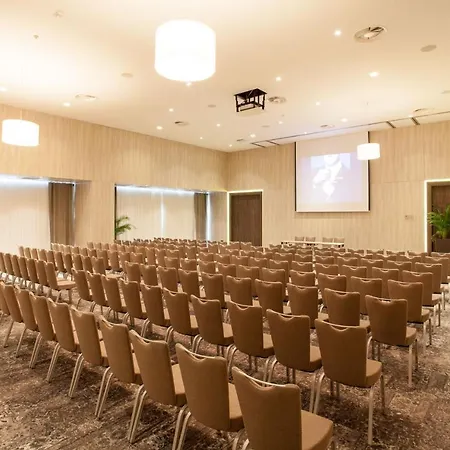 Kronwell Hotell 4*